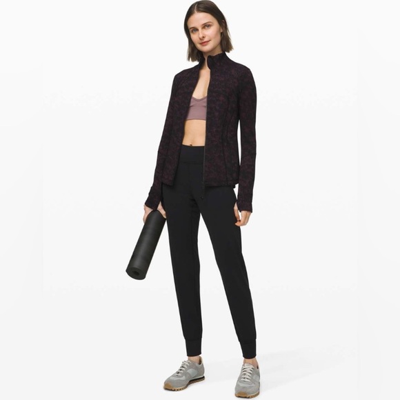 Lululemon Define Jacket *Luxtreme in Misted Jacquard Black Cherry - Size 6 - Picture 2 of 9